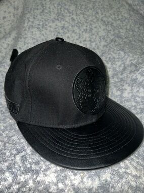 Normandie Movement All-Black Hat with leather Circle Patch 58cm L Edition 1-100